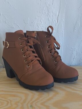 Women's Brown Lace-Up Heeled Ankle Boots